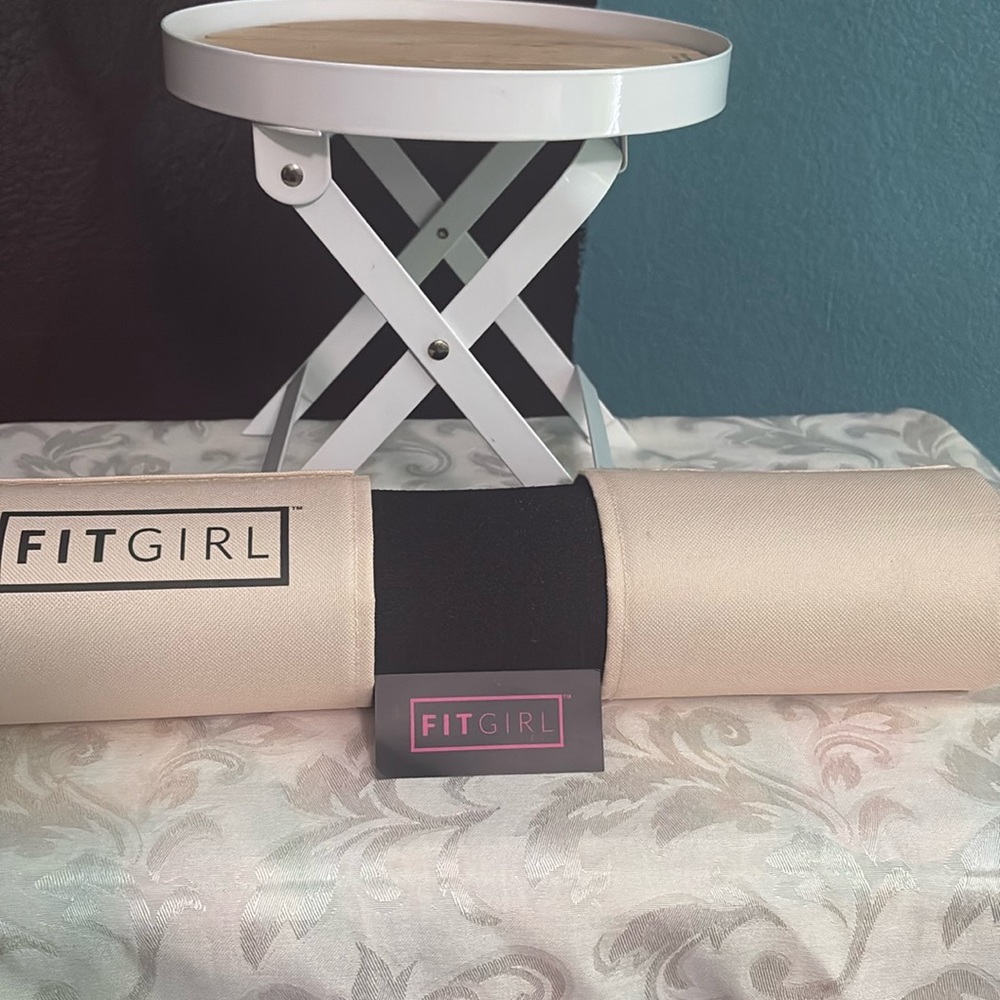 For girl pad for hip thrust workouts and for squat bar